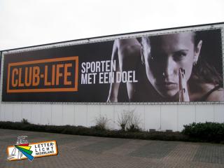 Grootformaat spandoeken in aluminium buizensysteem
